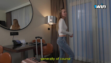 Русская красотка LIs Evans дала себя трахнуть за квартиру в Европе