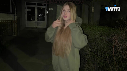 Случайно встретил на улице свою любимую порнозвезду Comatozze и развел на секс