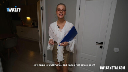 Риэлторша взяла в рот член клиента и уговорила его купить квартиру