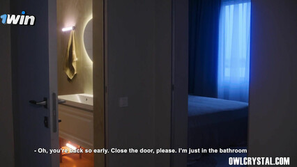 Сводной сестре пришлось отсосать брату в ванной, чтобы сохранить свой секрет