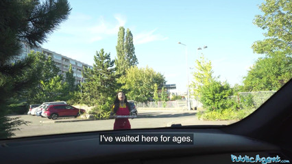 Дал на рот доставщице пиццы в общественном туалете