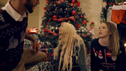 Зачем мне девушка, когда можно выебать приемную сестренку