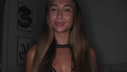 Британская шлюха сосет с заглотом большой черный член негра