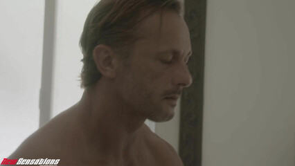 Азиатская студентка Elle Lee любит хорошо потрахаться после учебы