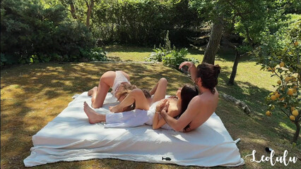 Нарезка любительского секса с горячими сучками LeoLulu и Ruth Lee