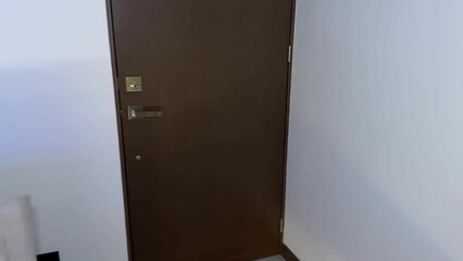 Красотка угостила соседа вином, а он её своим большим членом