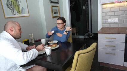 Муж с женой извращенцы выебали в анал свою молодую горничную