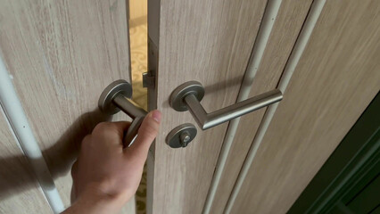 Я снова трахнул свою приемную сестру, когда делил с ней один номер в отеле